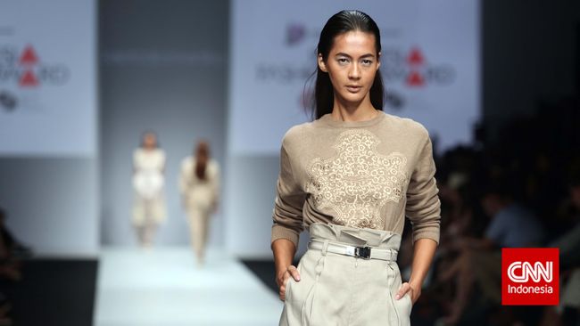Ajang Jakarta Fashion Week 2015 tak hanya diminati pencinta fesyen Tanah Air, tapi juga turut diramaikan para pencinta fesyen dari seluruh dunia.