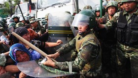 Lima Polisi China Tewas dalam Serangan Pisau di Xinjiang