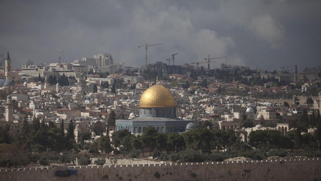 Situasi di Yerusalem memanas akibat penutupan Al-Aqsa menyusul penembakan seorang aktivis Israel. Namun perseteruan di tanah suci ada sejak puluhan tahun lalu.