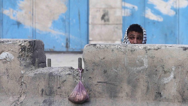 Perusahaan listrik Israel menyetop aliran listrik ke dua kota di Tepi Barat, menyebut otoritas Palestina tak kunjung membayar utang.