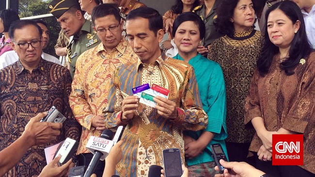 Dalam pertemuan dengan warga Klaten, Presiden menyebut, para pemilik kartu sakti pasti akan merasa tenang jika satu saat mereka sakit.