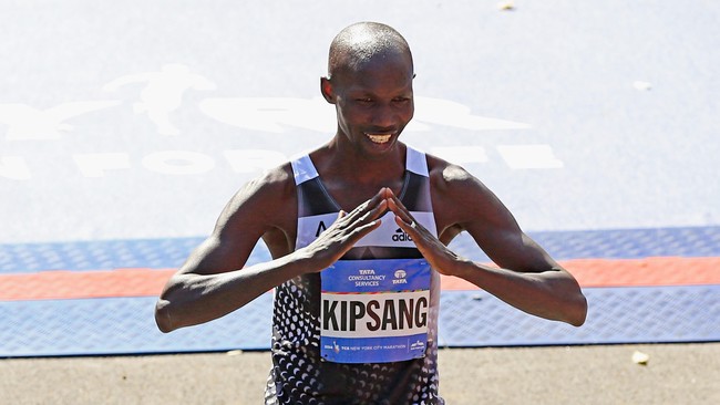 Pelari putra dan putri Kenya meraih gelar juara pada satu dari beberapa ajang lari bergengsi di dunia, Maraton New York, pada Minggu (2/11).