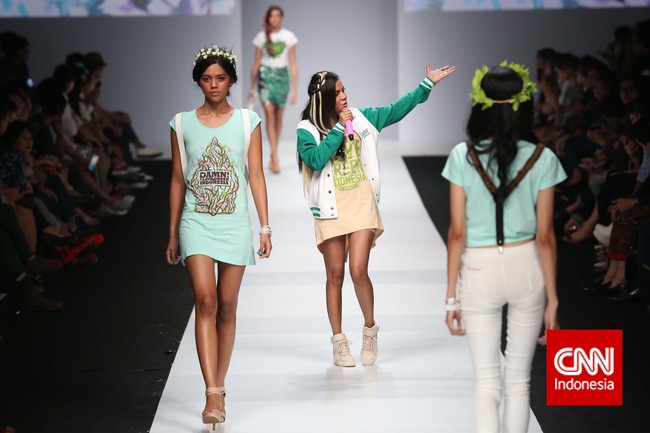 Rancangan Selebriti di Panggung JFW 2015