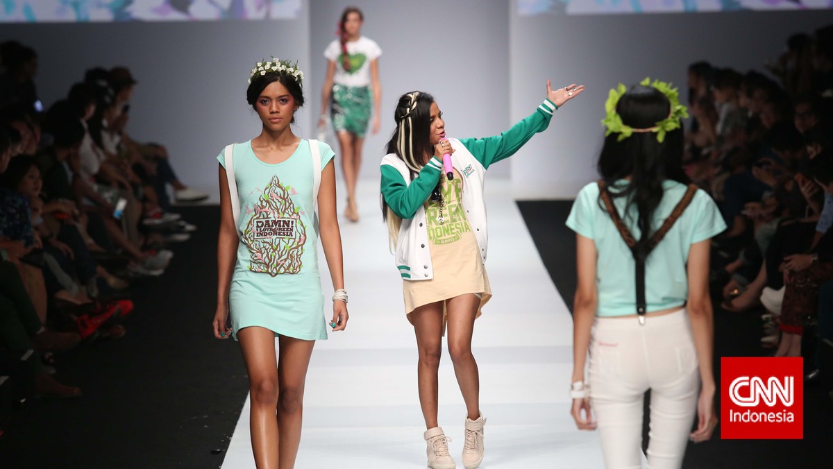 Rancangan Selebriti di Panggung JFW 2015