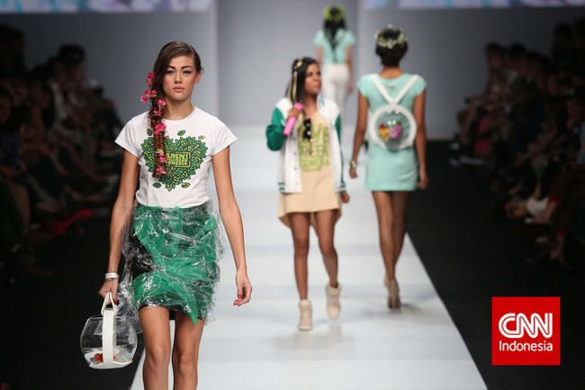 Rancangan Selebriti di Panggung JFW 2015