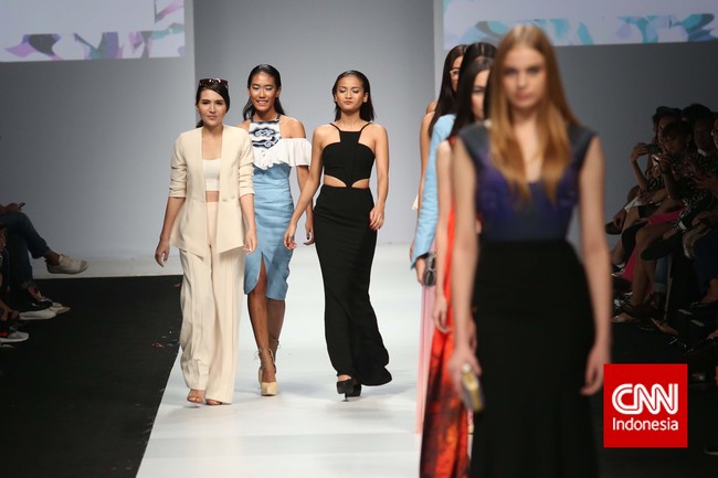 Rancangan Selebriti di Panggung JFW 2015