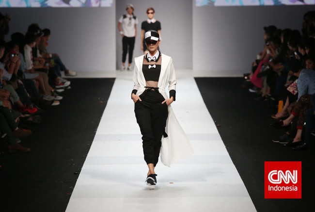 Rancangan Selebriti di Panggung JFW 2015