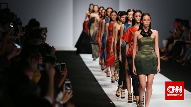 Agensi modeling dituntut pula memberikan laporan kesehatan yang menunjukan para model mereka mendapatkan perawatan kesehatan yang baik.