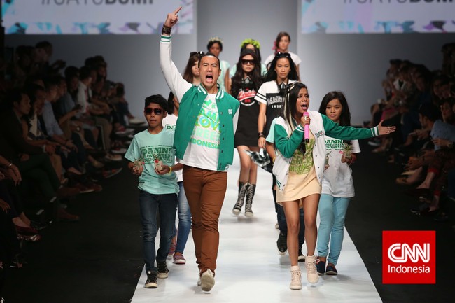 Rancangan Selebriti di Panggung JFW 2015