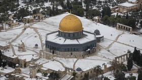 Pemuda Palestina dan Polisi Israel Bentrok di Area Al-Aqsa