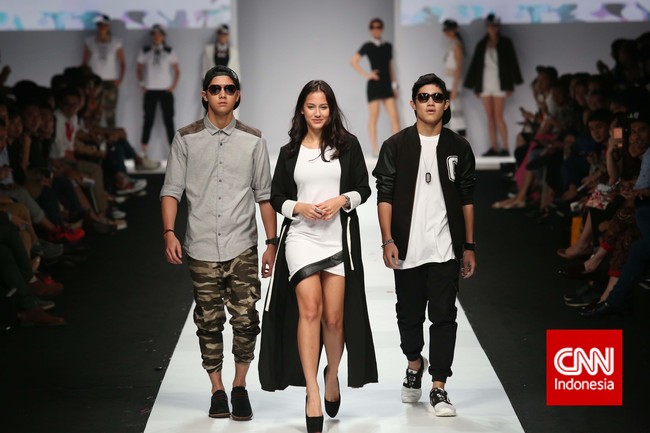 Rancangan Selebriti di Panggung JFW 2015