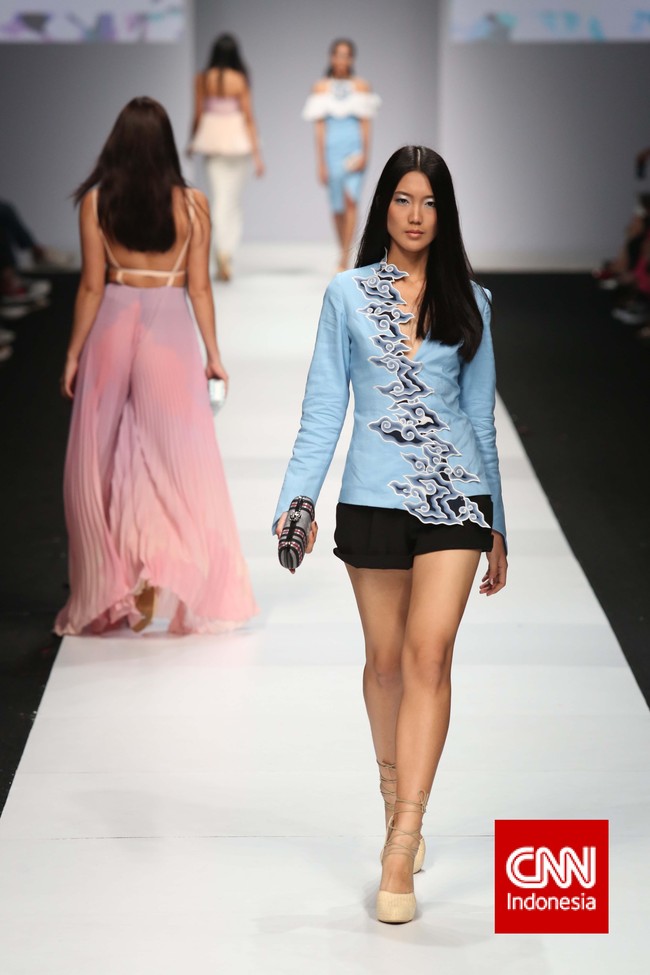 Rancangan Selebriti di Panggung JFW 2015