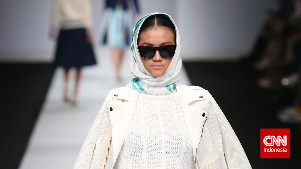 Kerudung Modern Rancangan Desainer Jepang