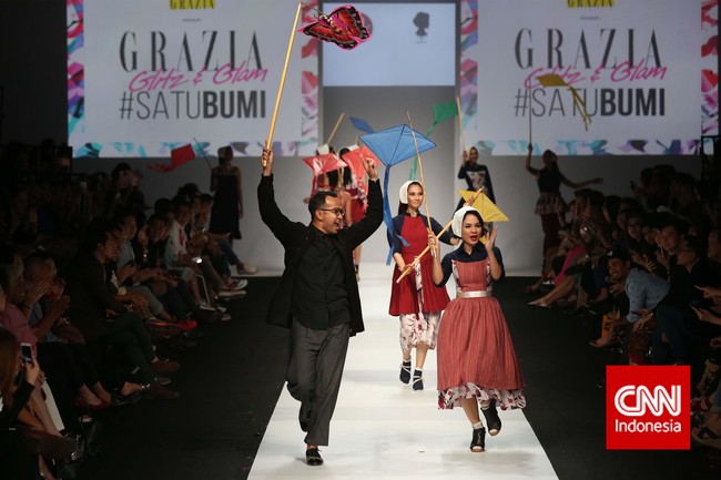 Rancangan Selebriti di Panggung JFW 2015