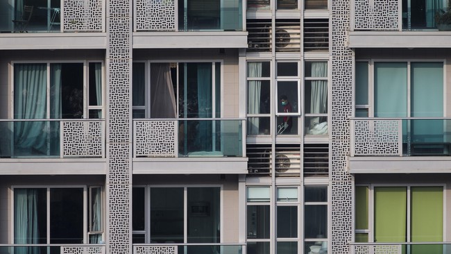 Dua wanita ditemukan tewas di apartemen seorang bankir asal Inggris di Hong Kong. Seorang korban ditemukan di dalam koper, diduga sudah dibunuh sejak lama.