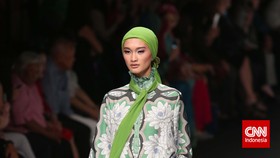 Busana Muslim nan Trendi ala Itang Yunasz