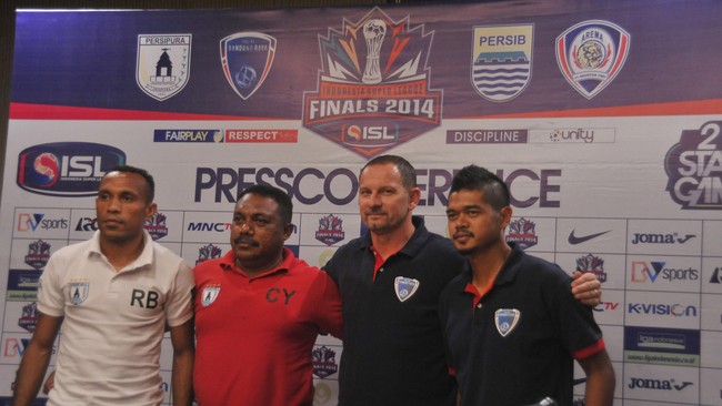 Pada Rabu (3/12) kemarin, untuk ketiga kalinya mantan kapten tim nasional Indonesia, Bambang Pamungkas, resmi bergabung dengan tim Persija Jakarta.