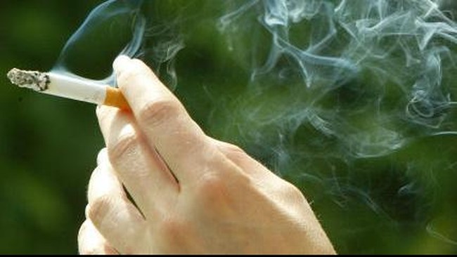 Pemerintah Tiongkok akan menerbitkan undang-undang larangan merokok dalam ruangan di seluruh tempat umum, kantor, dan kendaraan umum di ibu kota.