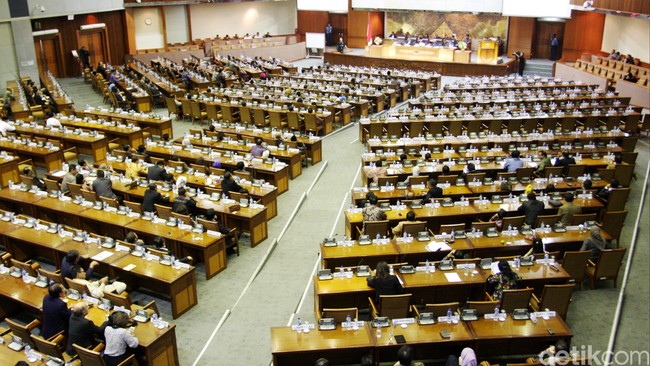 Menurut politisi Demokrat Benny Harman, sikap Koalisi Indonesia Hebat yang meminta direvisinya undang-undang MD3 dinilai sebagai upaya melemahkan dewan.