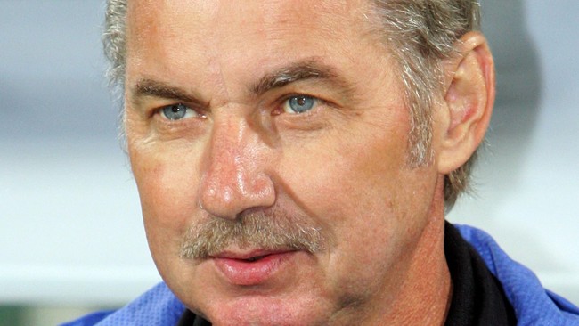 Alfred Riedl memberikan prediksinya dan juga berkata bahwa Thailand memiliki keuntungan besar di leg kedua final Piala AFF pada Sabtu (20/12) nanti malam.