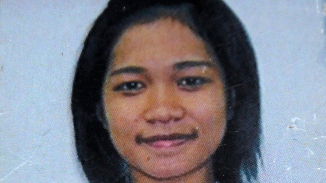 Jenazah Sumarti Ningsih dan Seneng Mujiasih akan dipulangkan besok, Selasa (11/11) setelah dimandikan dan dishalatkan di rumah duka di Hong Kong hari ini.