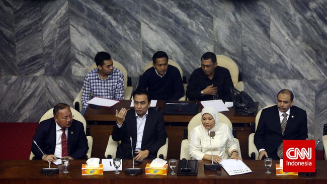 Bagi PKB penambahan kursi pimpinan Dewan untuk PDIP tersebut adalah sebuah ganjaran yang pantas diterima sebagai partai pemenang pemilu.