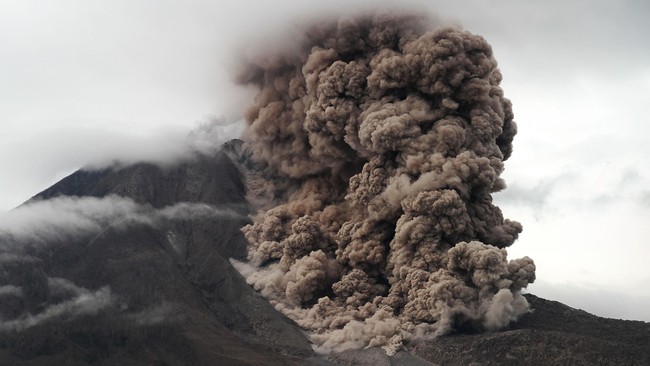 Status Gunung Gamalama saat ini masih siaga.&nbsp;Dua&nbsp;pendaki yang sebelumnya hilang sudah ditemukan&nbsp;masih hidup dan menderita patah tulang.