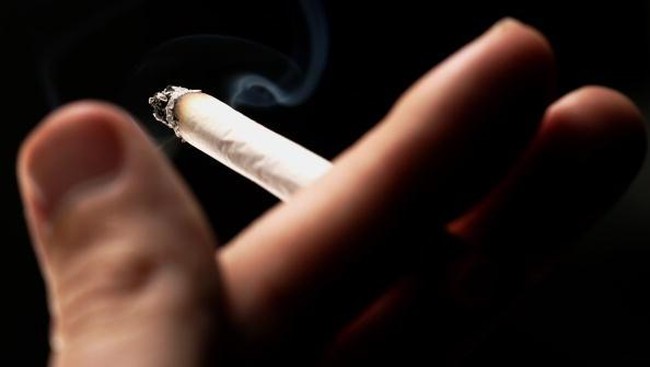 Menteri Perdagangan Rahmat Gobel menilai kebijakan kemasan rokok polos yang diterapkan Australia berdampak buruk bagi sektor industri rokok di Indonesia.