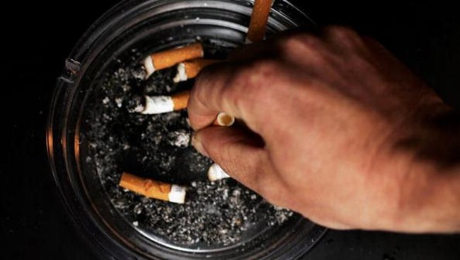 Tiongkok, rumah bagi 300 juta perokok, sedang mempertimbangkan untuk mengeluarkan larangan ketat untuk merokok, termasuk iklan soal rokok.