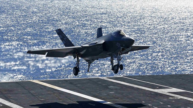 F-35C diklaim jet tempur yang paling terjangkau, mematikan, tangguh dan punya banyak sarana pendukung yang pernah digunakan oleh militer di seluruh dunia.