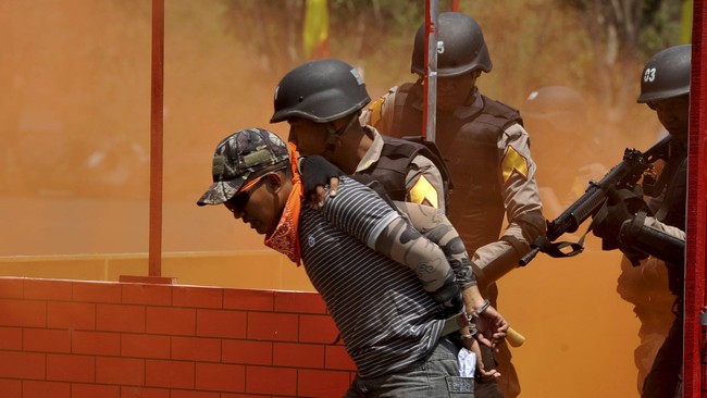Anggota Brimob Polda Sulawesi Selatan gadungan kerap ikut penggerebekan dan penangkapan bersama anggota Polsek Tamalate.