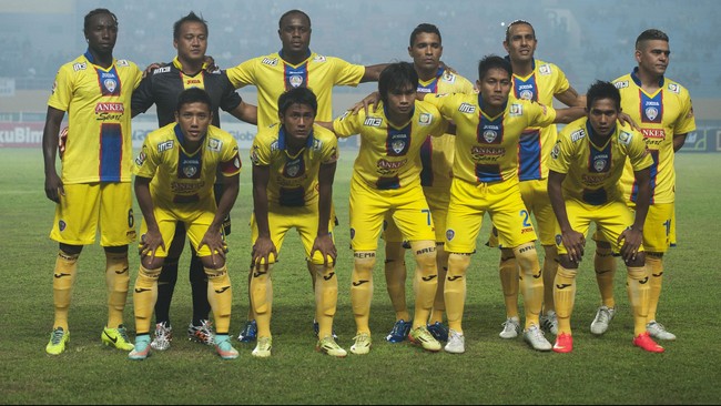 Meski hanya menjadi semifinalis Liga Super Indonesia musim lalu, Arema tetap memiliki peluang tampil di Piala AFC 2015 dengan bantuan Persib Bandung.