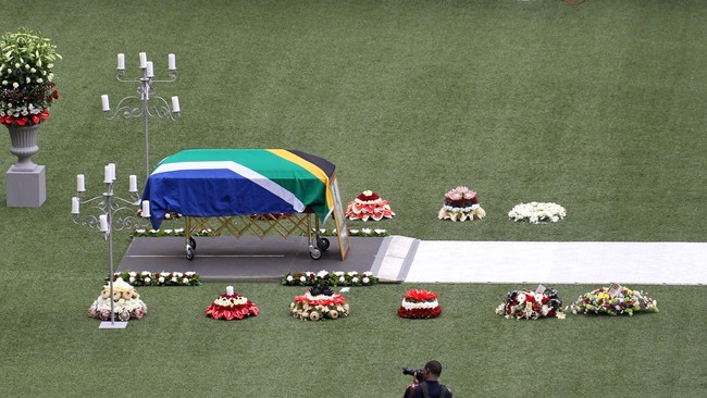 Karena tidak menemukan cukup bukti, kepolisian membebaskan tersangka yang menembak kapten tim nasional Afrika Selatan, Senzo Meyiwa, hingga tewas.