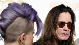 Kelly Osbourne 'Menyindir' Perceraian Kedua Orang Tuanya