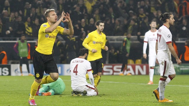 Meski berperforma buruk di Liga Jerman, Borussia Dortmund mampu tampil apik di kompetisi Eropa dan memastikan tempat di babak 16 besar Liga Champions.