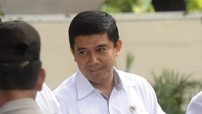 Menteri Pendayagunaan Aparatur Negara dan Reformasi Birokrasi Yuddy Chrisnandi menilai wajar Presiden meminta laporan para pembantunya.