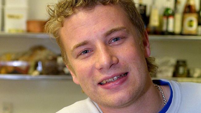 Selebriti chef Jamie Oliver menggerakkan kampanye untuk mendorong masyarakat membeli sayuran dan buah-buahan yang cacat bentuknya. 