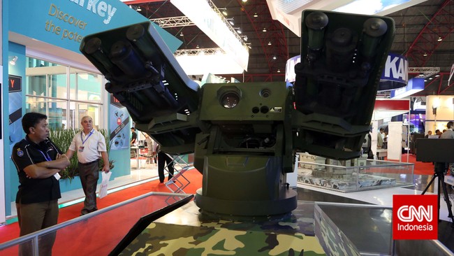 Presiden Joko Widodo hari ini dijadwalkan meninjau pameran pertahanan berskala internasional yang digelar Kementerian Pertahanan RI: Indo Defence 2014 Expo.