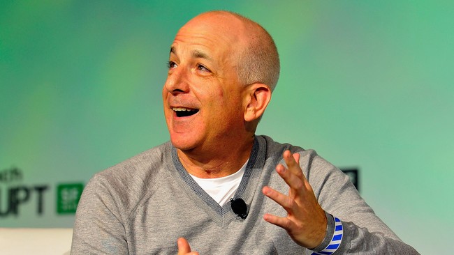 Steven Sinofsky disebut sebagai otak di balik pengembangan Windows 8. Namun, ia meninggalkan Microsoft hanya beberapa hari setelah Windows 8 diluncurkan.