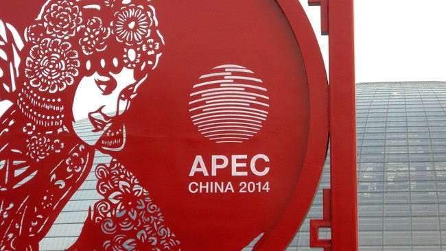 Presiden Joko Widodo menyatakan akan menyoroti persoalan tentang infrastruktur dan konektivitas di KTT APEC di Beijing, pada 11 November mendatang.