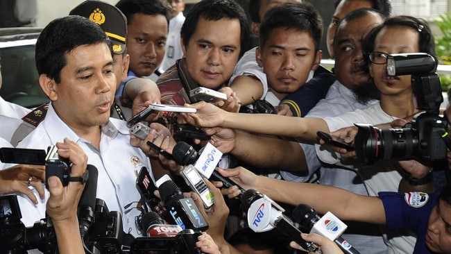 Revolusi mental di sistem birokrasi Indonesia dianggap sama seperti menunggu PSSI menjadi juara dunia. Perlu perubahan yang radikal.
