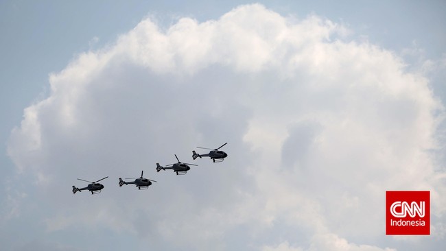 Suasana berbeda terlihat di hari terakhir Indo Defence Expo &amp; Forum, Jakarta, Sabtu (8/11). Sejumlah hiburan yang aktratif dapat dinikmati oleh masyarakat.