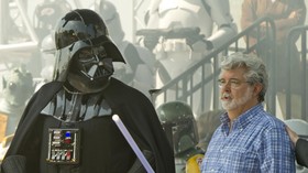Patung Komunis di Ukraina Diubah Jadi Darth Vader 'Star Wars'