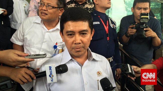 MenPAN-RB Yuddy Chrisnandi mengatakan penghematan anggaran kementerian akibat kebijakan kewajiban aparatur negara menggunakan transportasi kelas ekonomi.