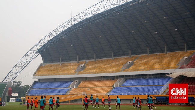 BNPB mengatakan asap kebakaran hutan yang terjadi di daerah Riau tidak akan mengganggu pertandingan final Liga Super Indonesia karena hujan sudah turun.