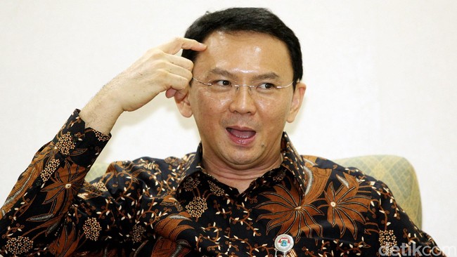 Wakil Ketua DPRD DKI Jakarta Abraham 'Lulung' Lunggana dan M Taufik ikut serta dalam demo menolak Ahok jadi Gubernur DKI Jakarta siang tadi.