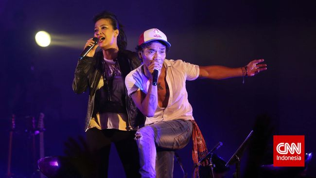 Slank melebarkan sayap ke pentas teater. Bimbim, drummer Slank mengaku malu harus berakting tanpa alat. Apalagi, ia harus memerankan anggota DPR.