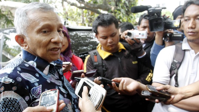 Densus 88 Antiteror Polri diterjunkan menyelidiki insiden penembakan di kediaman Amien Rais. Tim antiteror itu diminta menelusuri senjata api rakitan.