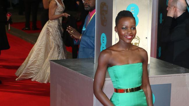 Setelah menjadi Wanita Tercantik Dunia versi People, kini Lupita Nyong'o didapuk sebagai Women of the Year ala Glamour. Tapi, ia tak pernah merasa jadi bintang.