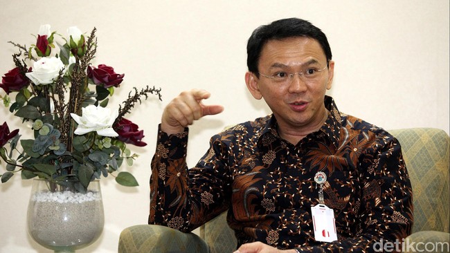 Di hadapan pengurus MUI DKI Jakarta, Ahok bercerita 93 persen sepupunya merupakan muslim. Ia juga menimba ilmu di sekolah Islam sampai jenjang sekolah menengah.